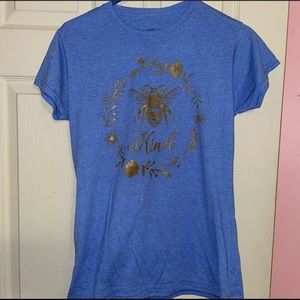 “Bee kind” blue women’s tee. Size XL.